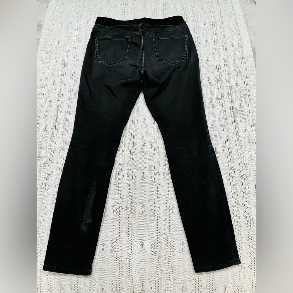 DKNY Black Pull-On Jeans Size 10 Stretch Elastic Waist Straight Leg